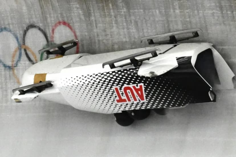 Austrian Bobsled Flips at 115 km/h, Pilot Hospitalized