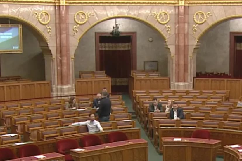 Hungarian Fidesz MPs Boycott Extraordinary Parliamentary Session on Samsung Case