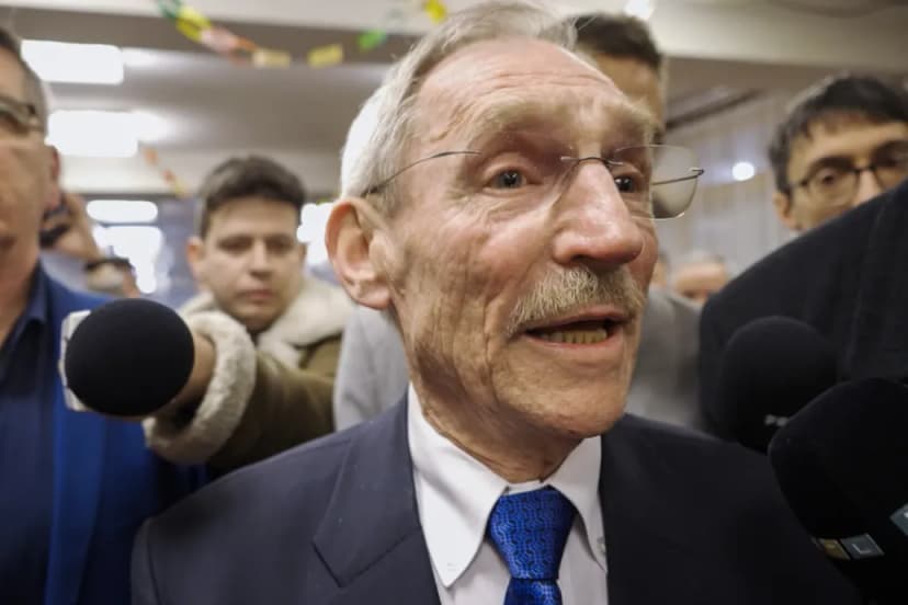 Hungarian Minister Avoids Press Questions with Absurd Tactic