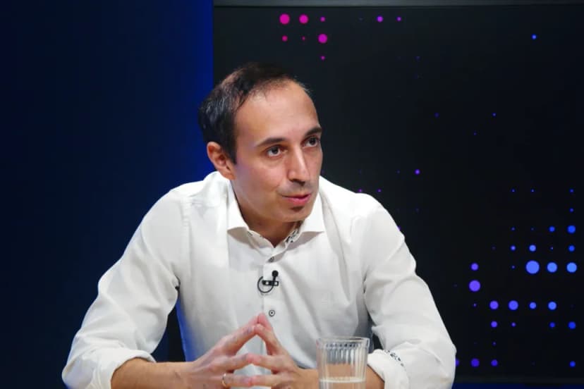 Analyst Believes Tisza Party's Lead is Real, Fidesz Can Still Catch Up