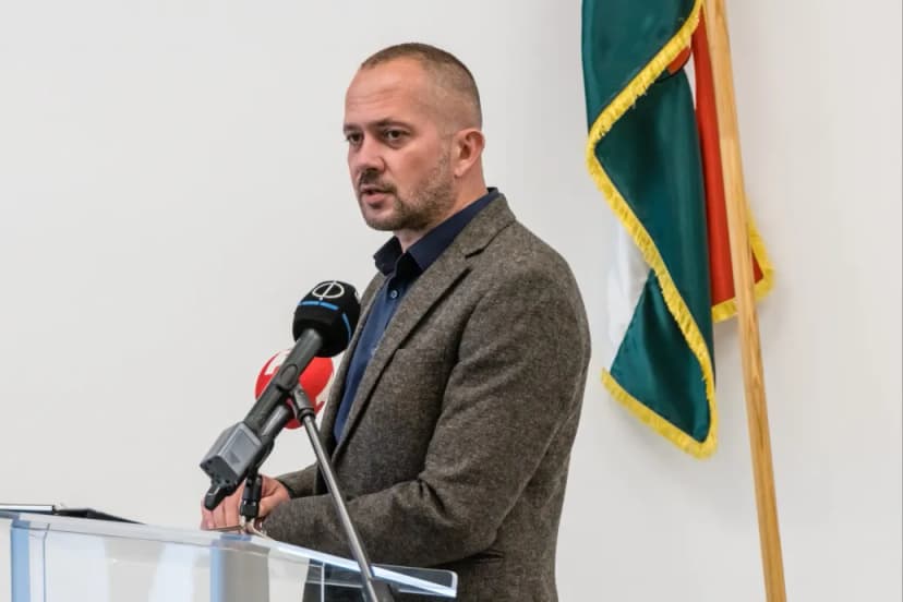 Hungarian Mayor Asks Residents to Light Candles Under Fidesz MP's Posters