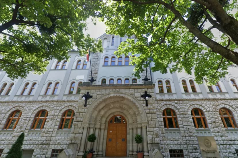 Hungarian students in Pécs petition university over payment difficulties due to war