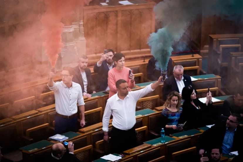 Investigation into Hungarian MPs for lighting smoke flares in Parliament