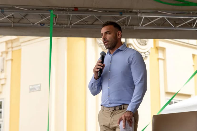 Tisza Party Candidate Denies Far-Right Salute in Old Photo