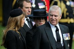 Systrunum meinað að mæta á konunglega viðburði