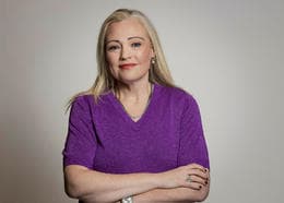 Einhleyp að eilífu í bleikri íbúð