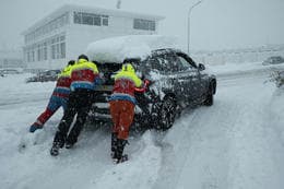 Bus Skids Off Road in Iceland, 15 Passengers Evacuated