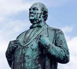 Reykjavík's Austurvöllur square lighting to be renewed