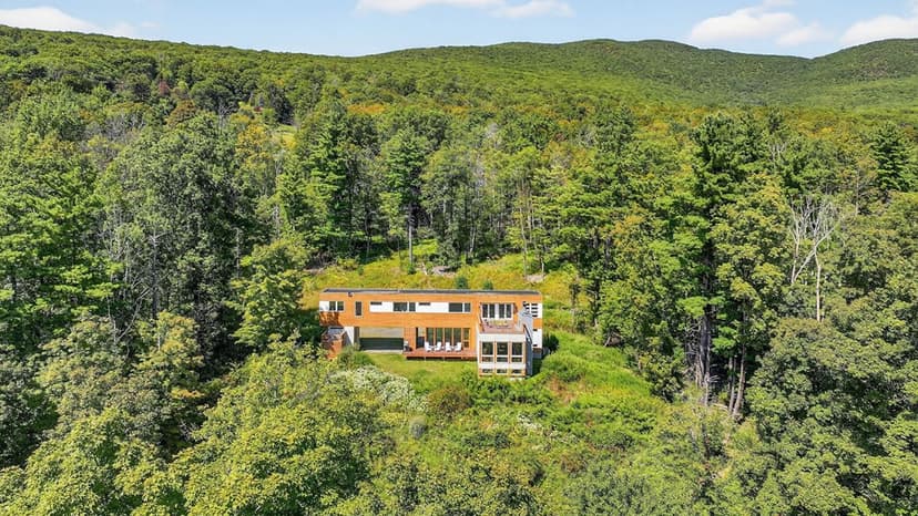 6 Exquisite Homes with Vast Acreage Featured