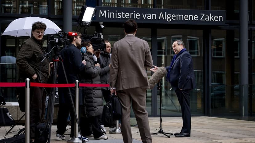 Dutch Cabinet Begins Work After Two-Day Debate