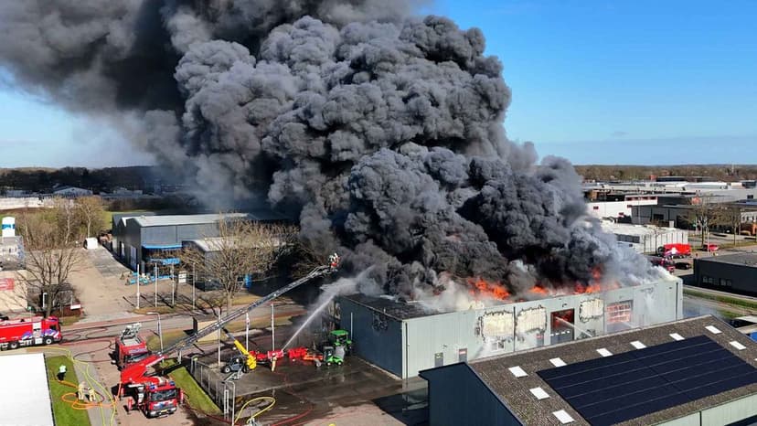 Large Fire Destroys Commercial Building in Hoogeveen, Netherlands