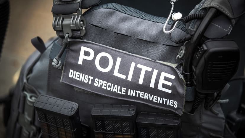 Agent Who Wounded Man with Chainsaw During Raid Will Not Be Prosecuted in Netherlands