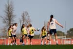 The women's national team postpones its trip to Turkey to face Ukraine and hopes UEFA will make a decision given the war situation in the area