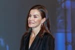 Queen Letizia, very sober in strict black at a concert for victims of terrorism
