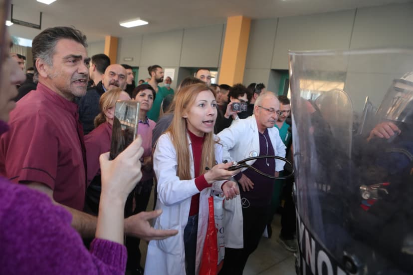 Incidents at Nikaia Hospital: Minister of Health Accuses KKE and ANTARSYA of Violence