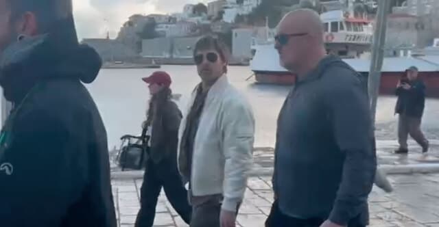 Brad Pitt relaxed and smiling in Hydra for his new movie, watch video