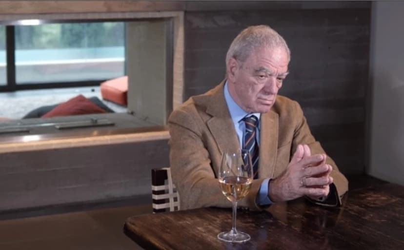 The villa where Brad Pitt is staying on Hydra: It once belonged to Kostas Boutaris, went to auction, and now belongs to famed host Stephen Colbert