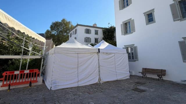 Up to 200 euros a day for extras in Brad Pitt’s film in Hydra:  An old hydrofoil is recruited for the filming