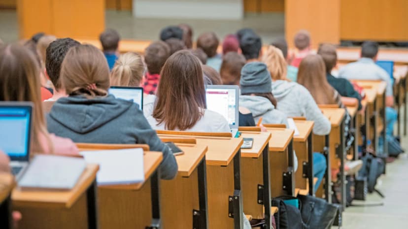 400,000 graduates of Technological Educational Institutes (TEI) will obtain degrees equivalent to those of corresponding university departments