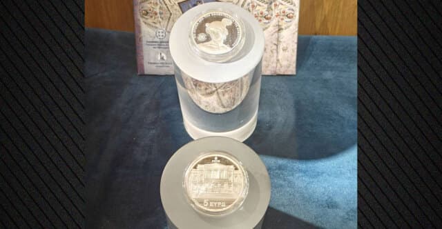 The Bank of Greece presented the silver coin commemorating the 200th anniversary of the naming of Ermoupolis