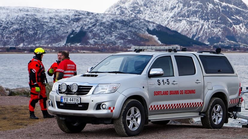 Rescue Operation Launched in Sortland After Clothes Found on Shore
