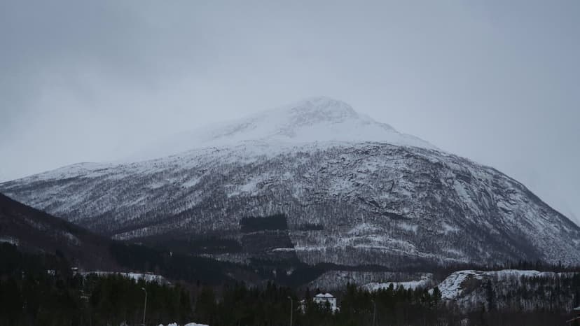 Avalanche Risk Halts Search for Missing Person in Norway