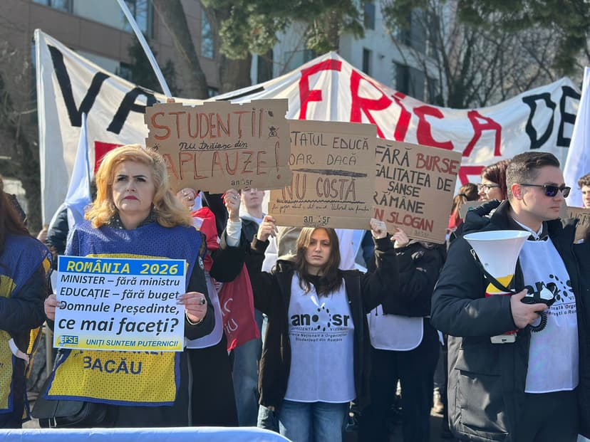 Romanian Teachers Protest Austerity Measures at Cotroceni Palace