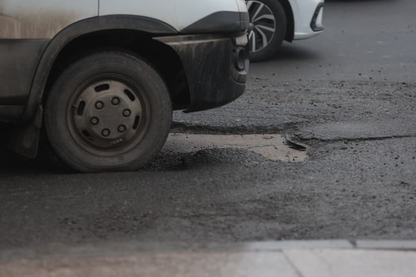 Bucharest drivers face challenges with potholes, guidance on claiming damages