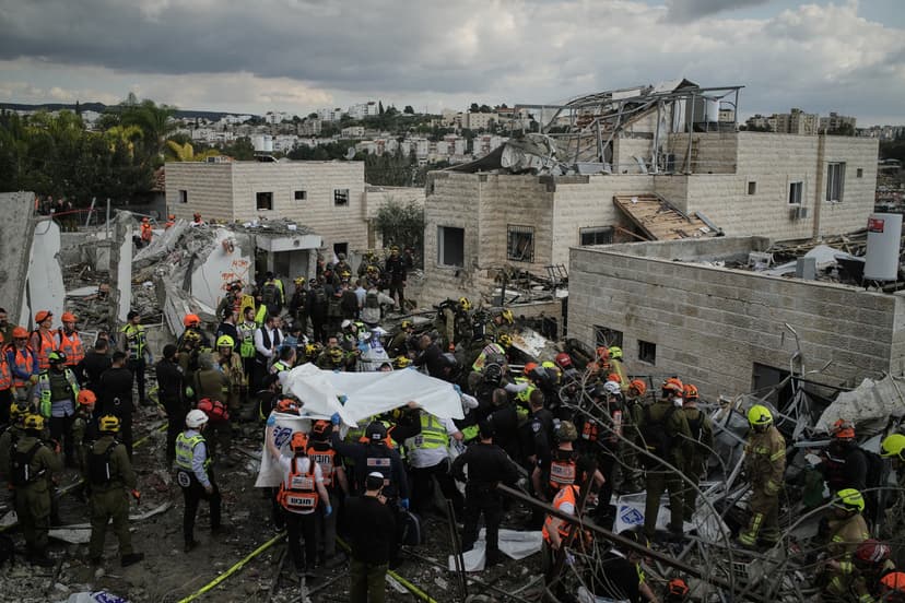 Iran's Revolutionary Guard reports new wave of counterattacks