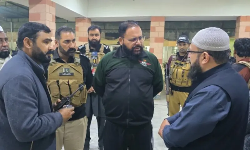 Militant Attack on Police Station and Customs Office in Dera Ismail Khan Kills Two Officials