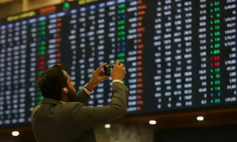 Uncertainty grips investors as KSE-100 sheds over 1,000 points