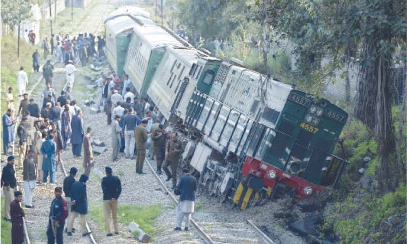 Several coaches, locomotive of Greenline Express derail in Rawalpindi