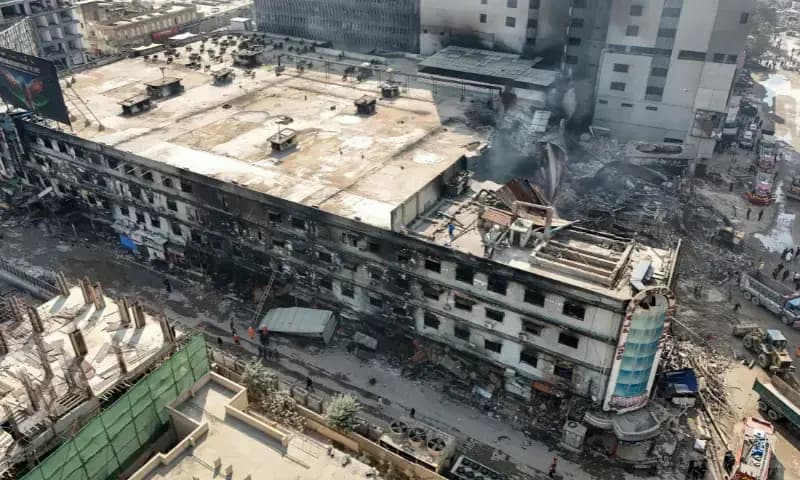 KMC, Rescue 1122 under fire for failing to extinguish  Gul Plaza blaze
