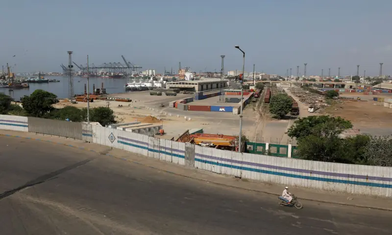 Govt refutes ordering temporary suspension of port entries in Pakistan