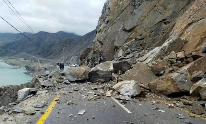 Landslides Block Karakoram Highway in Gilgit-Baltistan Due to Rain and Snowfall
