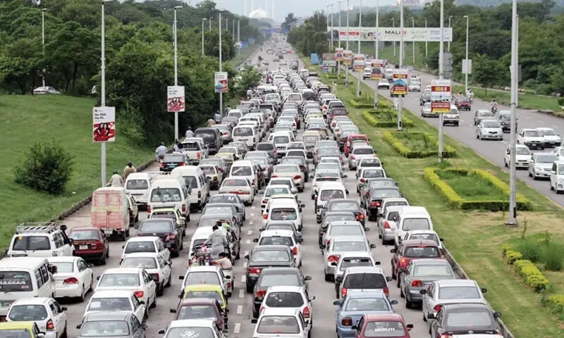 Pakistan Police Investigate Leniency Towards TV Anchor for Speeding