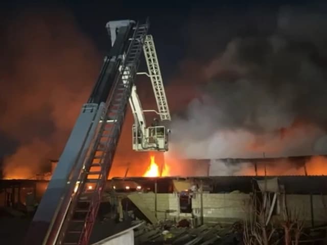 Karachi dyeing factory fire engulfs 80% of building