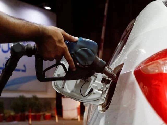Pakistan Petrol Pumps Warn of Imminent Shutdown Amid Supply Cuts and Hoarding