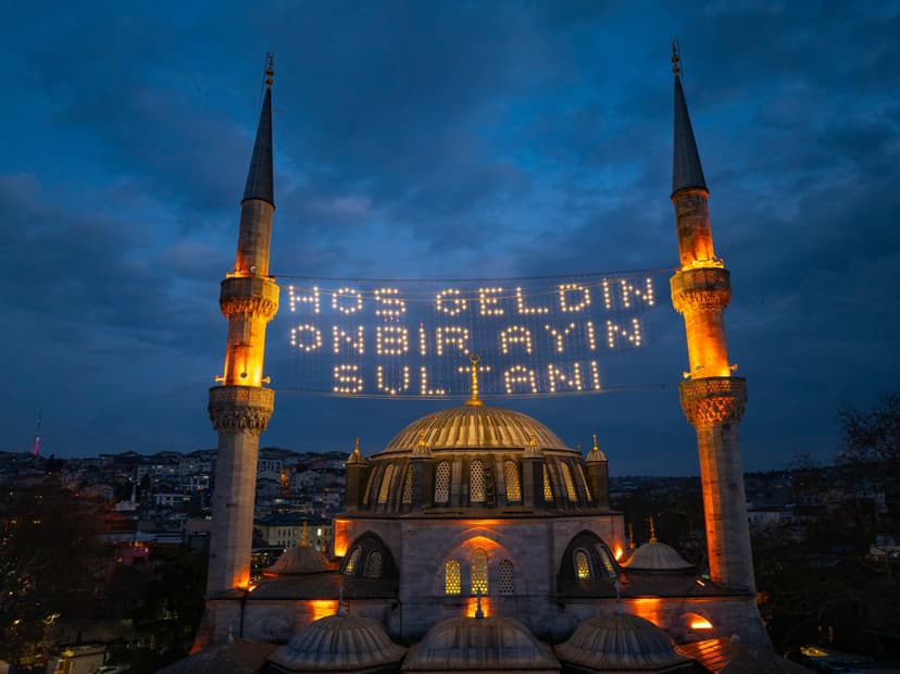 Istanbul Mosques Prepare for Extensive Ramadan Worship Programs