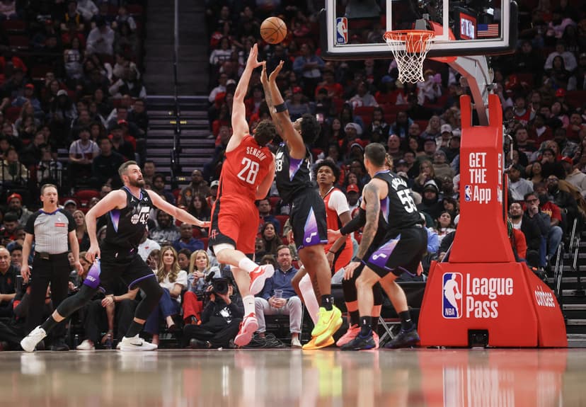 Rockets erupt for 125, climb to 3rd as Spurs stretch streak to 9
