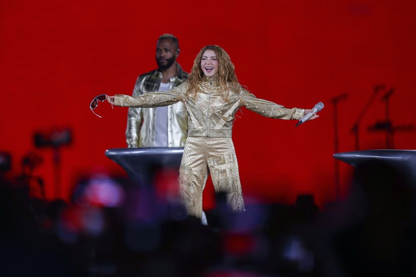 Mexico City Zocalo draws 400,000 fans for Shakira’s free concert