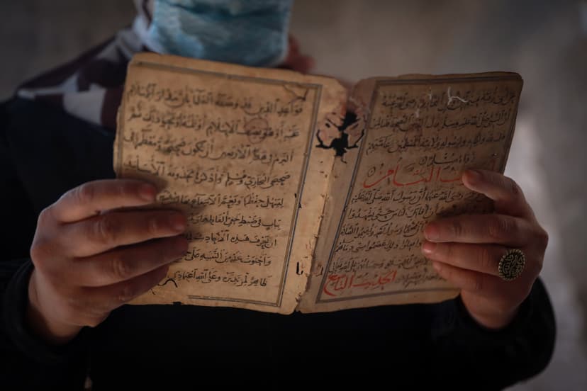 Gaza Volunteers Salvage Books from War-Damaged Library