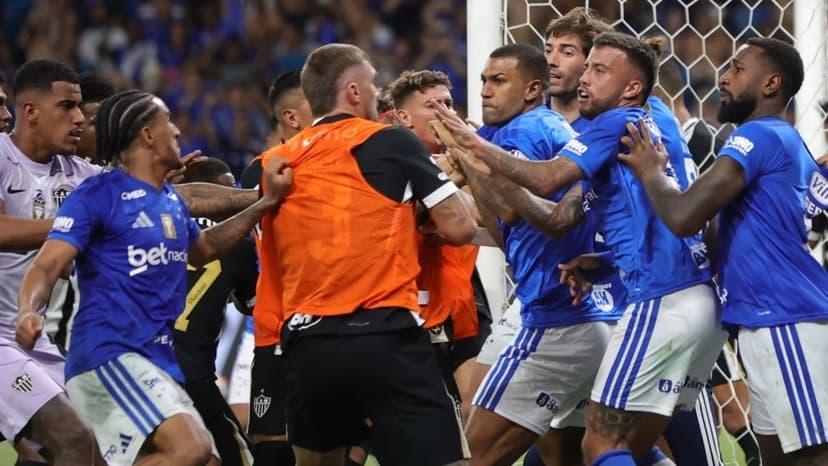 Hulk among 23 players sent off in Cruzeiro-Atletico derby brawl