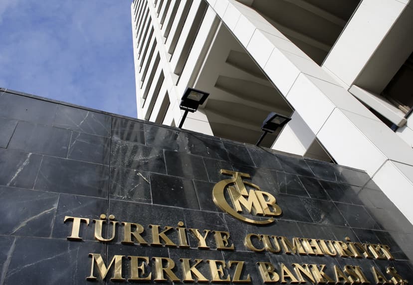 Turkish Central Bank Halts Rate Cuts Amid Geopolitical Tensions