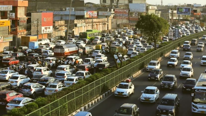 Holi weekend traffic snarls on Pune-Mumbai Expressway