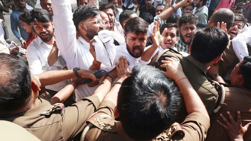 Lucknow University Students Recite Hanuman Chalisa, Sprinkle Ganga Jal Amidst Row