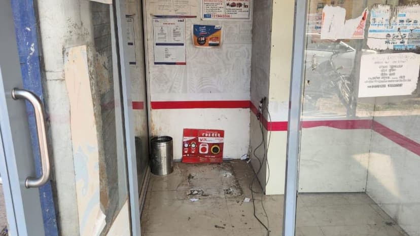 Burglars use pickup truck to rip out ATM cash dispenser with Rs 7 lakh cash in daring Pune district heist