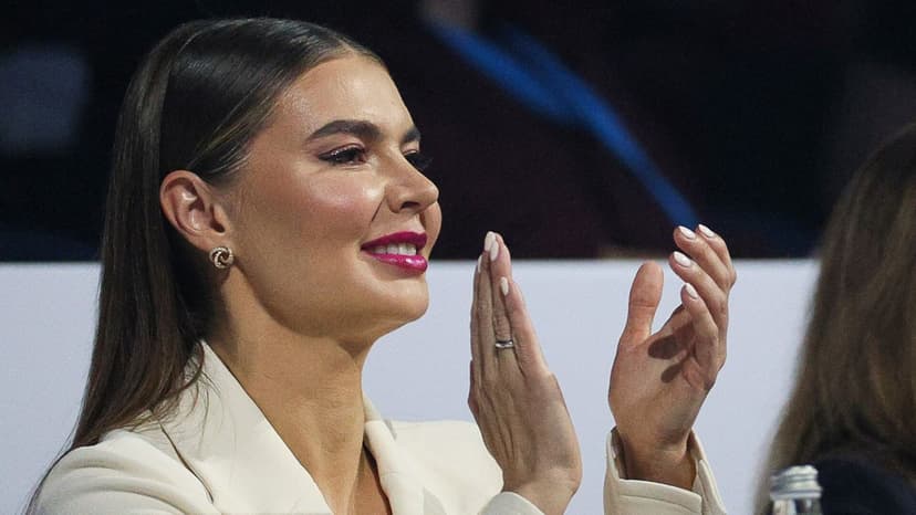 Navalny's Team Alleges Billions from 'Putin's Palace' Transferred to Alleged Partner