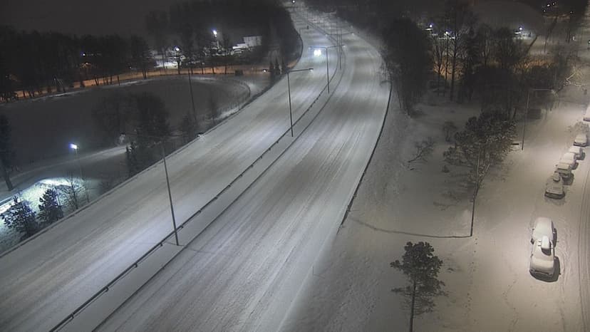 Dangerous Driving Conditions in Finland Due to Heavy Snowfall