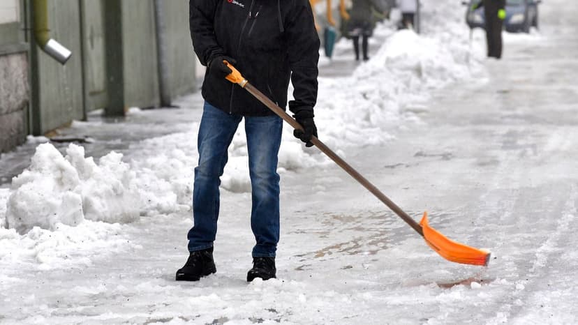 Weight Loss | Heavy Snow Removal or Aerobic Exertion May Not Lead to Weight Loss